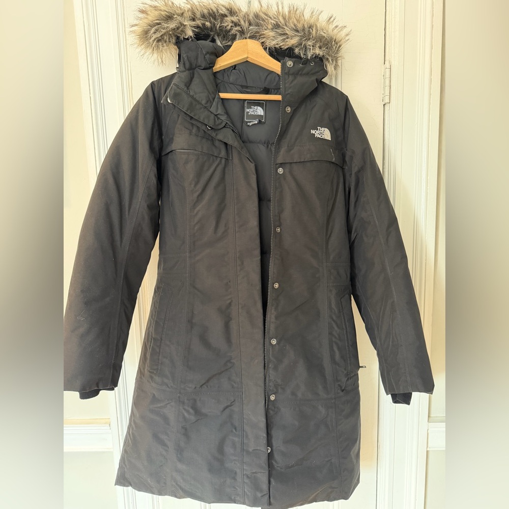 North Face women’s long hooded parka - size medium- black